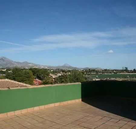 Mara, Villa