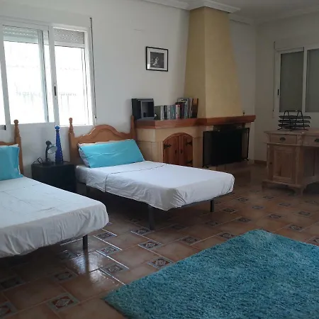 Mara, Villa